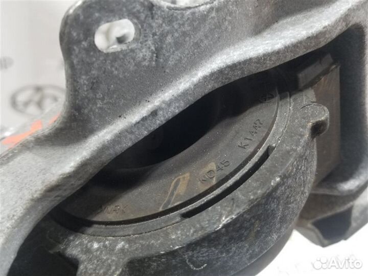 Опора двигателя правая Mazda Axela