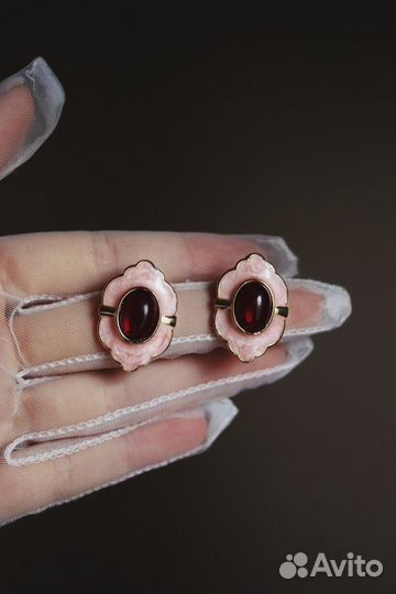 Серьги с гранатовыми вставками винтаж ный стиль