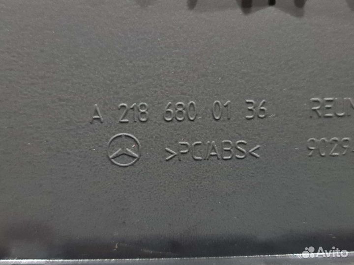 Рамка монитора Mercedes CLS218