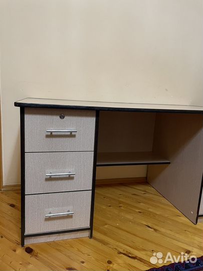 Письменный стол