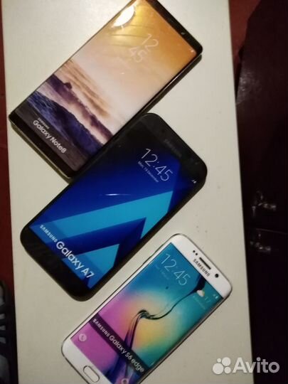 Чехлы. И имитация телефонов витринная. Цена за всё