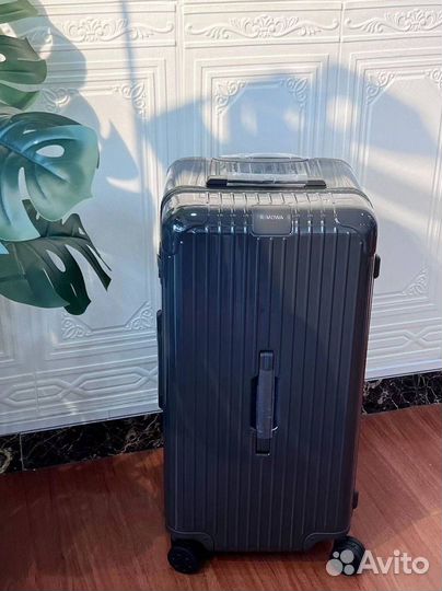 Чемодан на колесах Rimowa Trunk