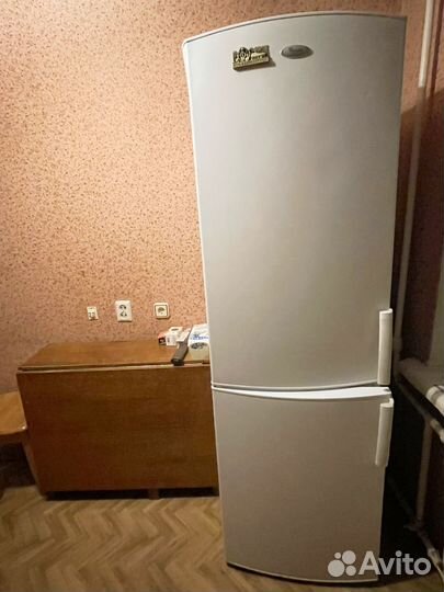 Холодильник Whirlpool 5554 1.8 м