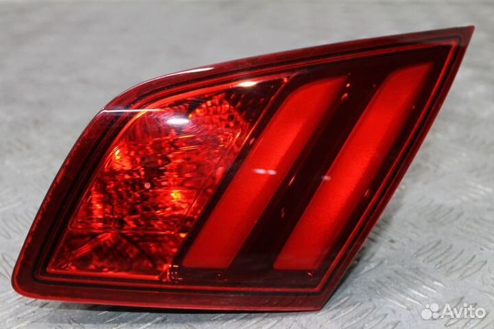 Фонарь крышки багажника правый Peugeot 308 T9