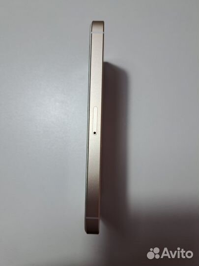 iPhone SE, 32 ГБ