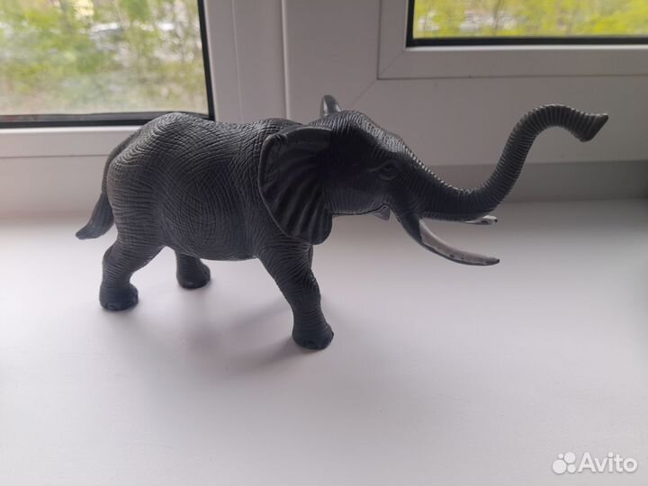 Фигурка слона