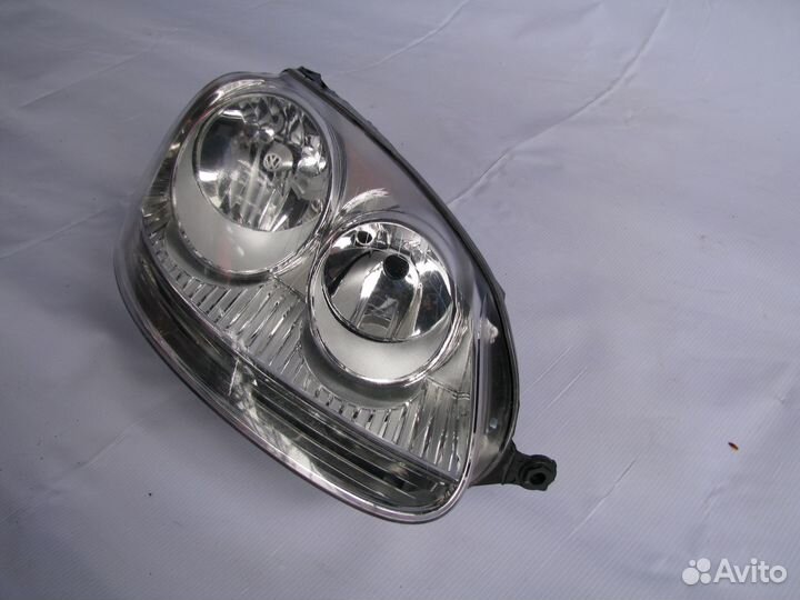 Volkswagen Jetta 5 Фара передняя правая