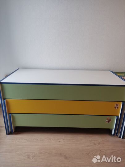 Детская трехъярусная кровать