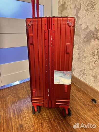 Чемодан на колесах большой