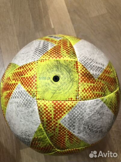 Футбольный мяч