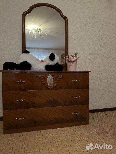 Продам спальный гарнитур