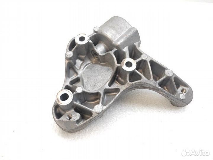 Кронштейн компрессора кондиционера Volkswagen