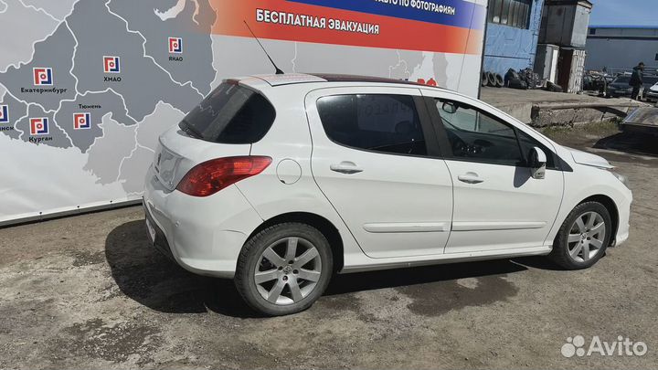 Полка Peugeot 308 (T7)