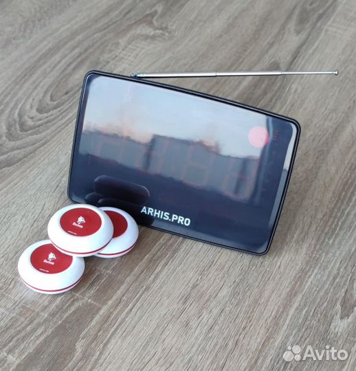 Кнпока вызова персонала и табло отображения вызова