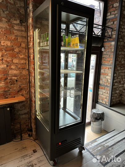 Кондитерская витрина carboma, охоаждаемая