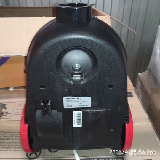 Пылесос Snowcap VL-621E красный