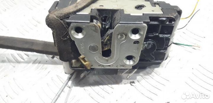 Замок водительской двери Nissan Tiida C11