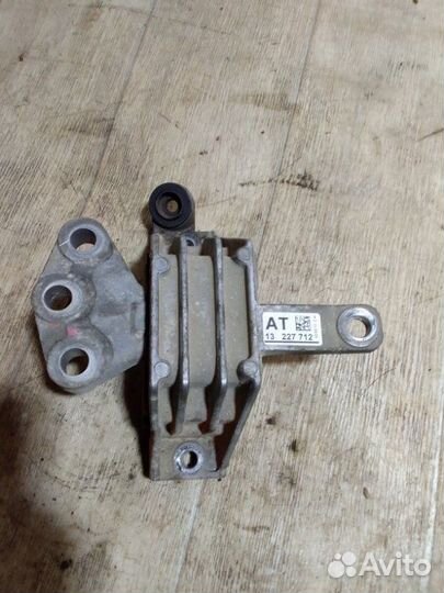 Опора двигателя правая Opel Insignia A16XER 2012