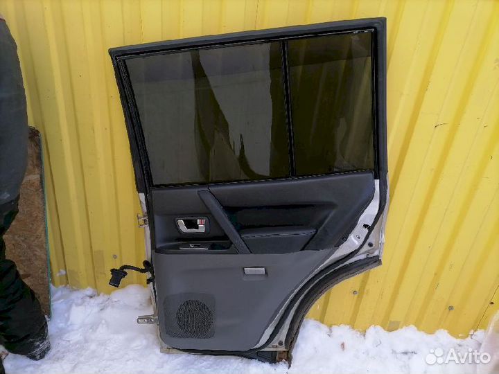 Дверь задняя правая Mitsubishi Pajero III V73W V75