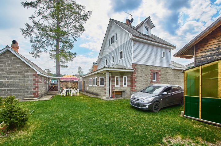 Дом 212,3 м² на участке 5,5 сот.