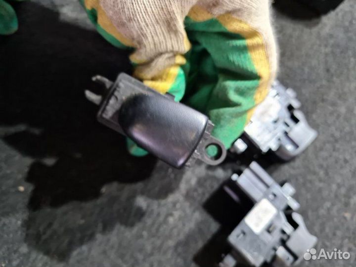 Кнопка Nissan Juke F15 1.6 DDT 2011