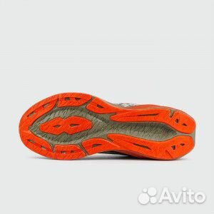 Кроссовки Asics Novoblast 3 TR