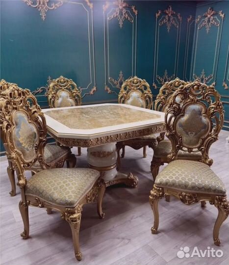 Обеденный стол со стульями