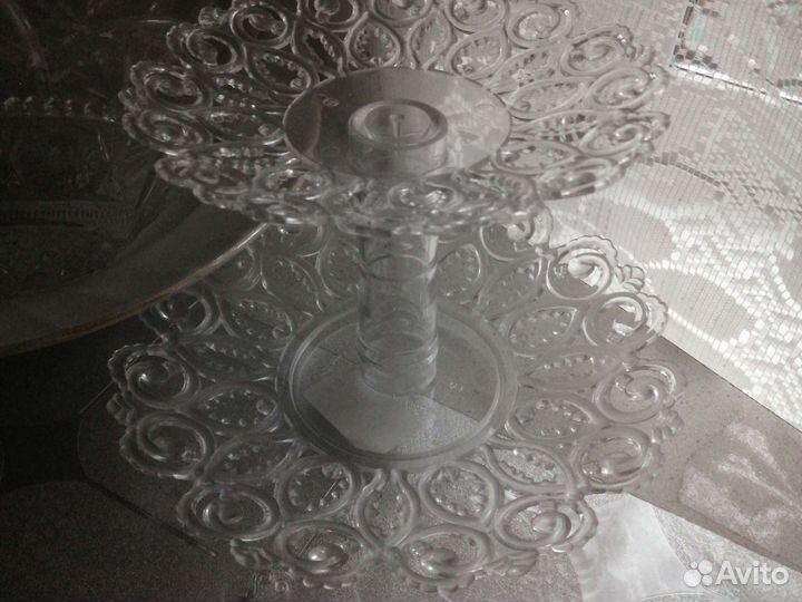 Посуда, приборы, чашки, стаканы, вазы, фужеры