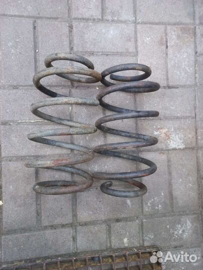 Пружины задние jeep grand cherokee 2005 год