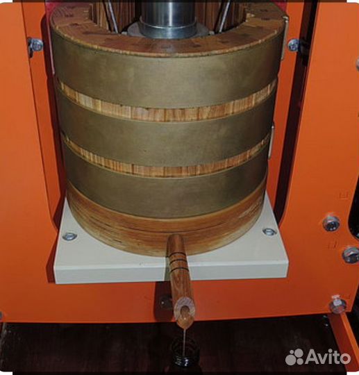 Сыродавленное миндальное масло холодного отжима