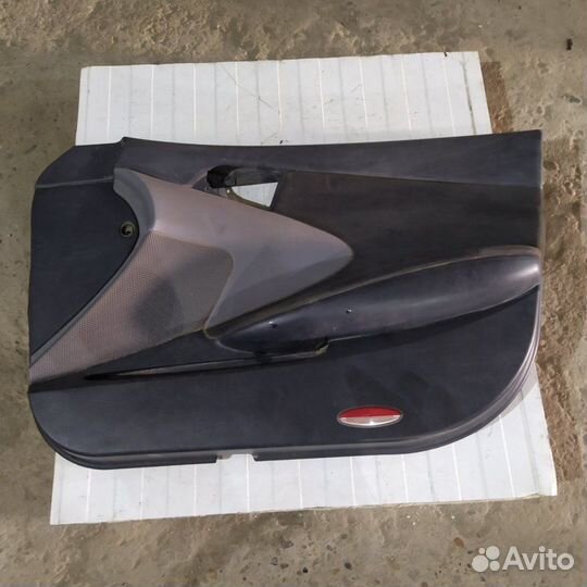 Обшивка боковой двери передняя правая Nissan