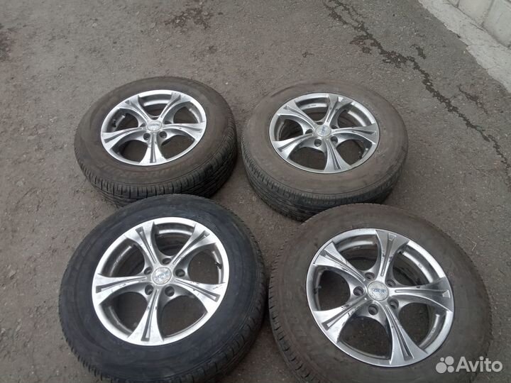 Bridgestone Dueler H/P Sport 215/65 R16