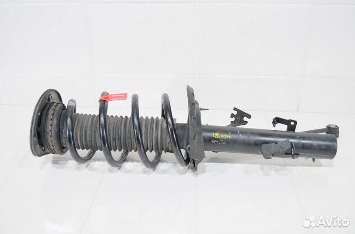 Стойка амортизатора передняя левая Land Rover