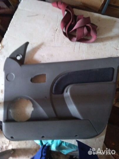 Обшивка двери передняя правая