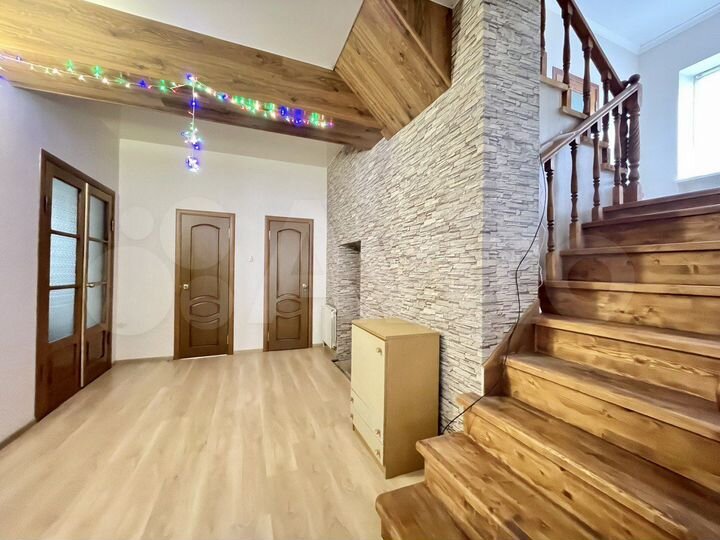 Дом 280 м² на участке 6 сот.