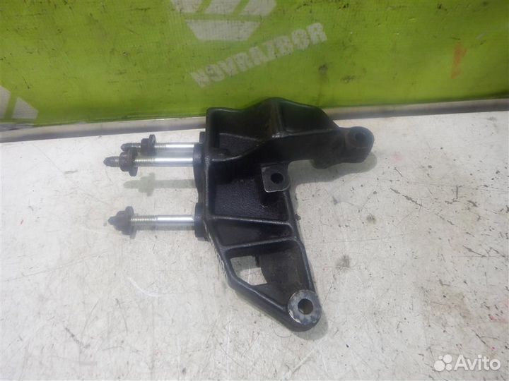 Кронштейн двигателя правый Опель Вектра Б
