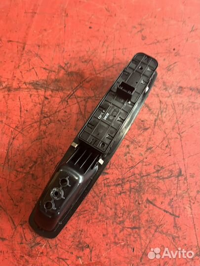 Блок управления стеклоподъемниками Флюенс Fluence