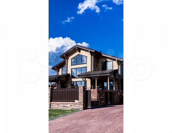 Дом 340 м² на участке 12 сот.