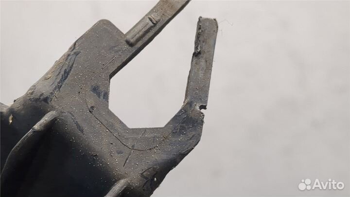 Защита моторного отсека Volvo V70, 2001