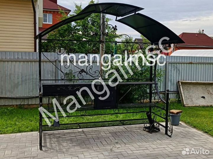 Мангал с крышей