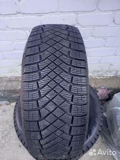 Pirelli Ice Zero FR 205/55 R16