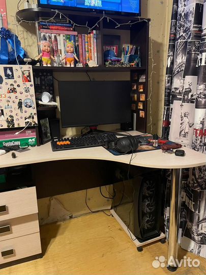 Компьютерный стол
