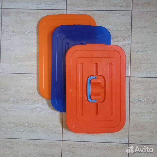 Крышка от пластикового ящика