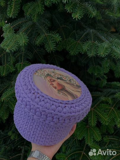 Вязаная корзинка с крышечкой