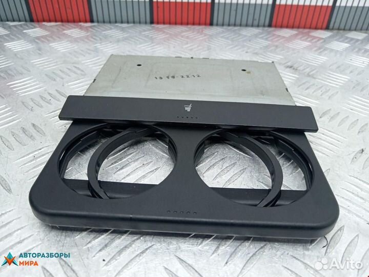 Подстаканник Volkswagen Golf 3 1999 1J0858601