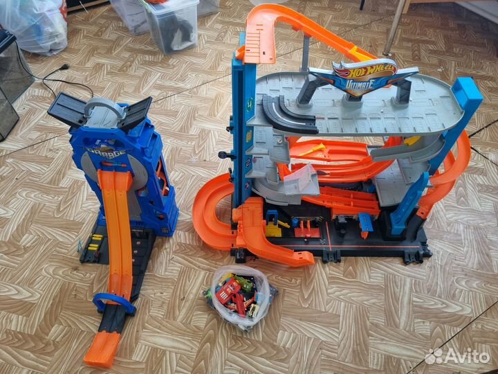 2 трека (автодорога) и машинки Hot wheels