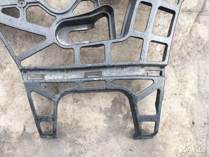 Кронштейн заднего бампера Mercedes GL