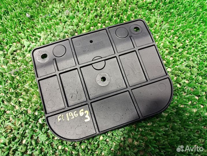 Брызговик передний Toyota Land Cruiser Prado