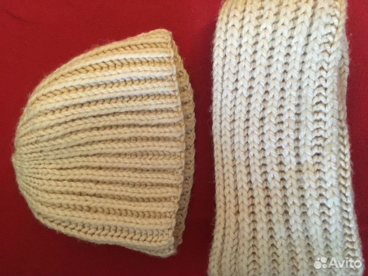 Шапки, кофты ручной вязки