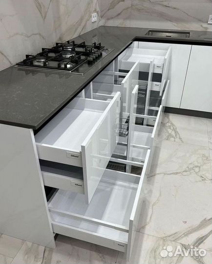Кухонные гарнитуры до потолка